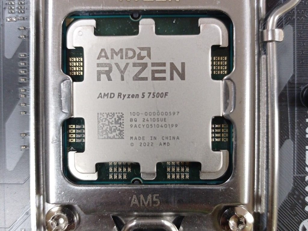 Ryzen 7500F до нанесения термопасты